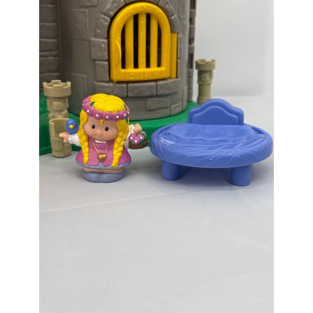 Vintage 2003 Fisher Price Little People Kingdom Castle Palace #C1159 2 Figures - Picture 3 of 7